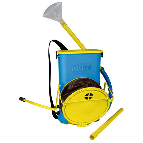 Manual backpack powder spreader for agricultural applications
